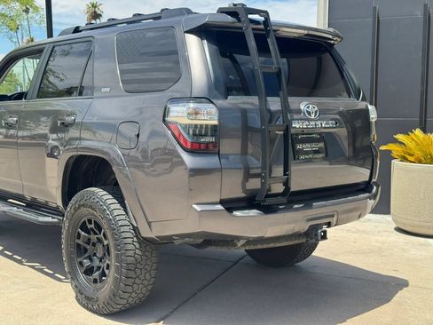 Used 2017 Toyota 4Runner SR5 AWD/4WD image 57