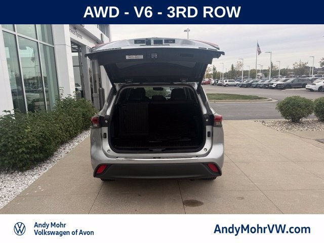 Used 2021 Toyota Highlander XLE AWD/4WD image 8