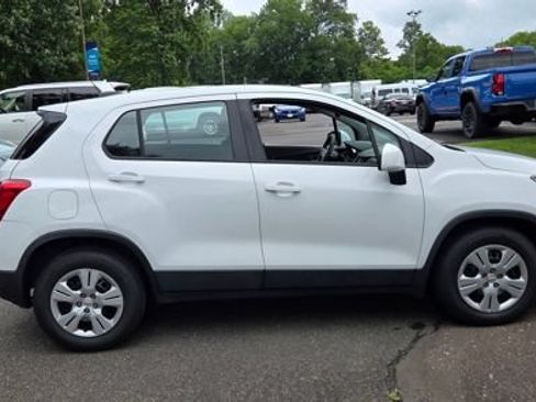 Used 2018 Chevrolet Trax LS FWD image 11