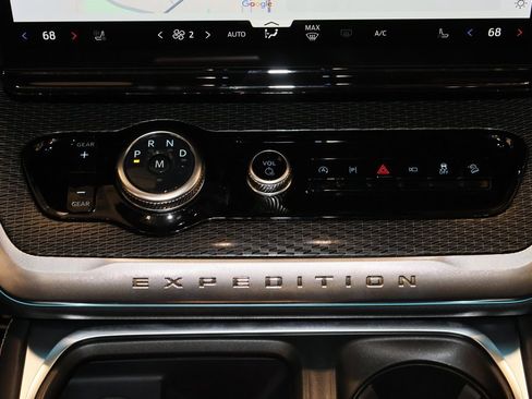 New 2025 Ford Expedition Max Platinum w/ Stealth Performance Package image 28