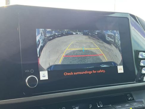 Used 2025 Toyota Camry SE w/ Convenience Package FWD image 27