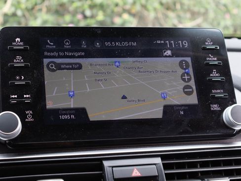 Used 2022 Honda Accord Touring image 29