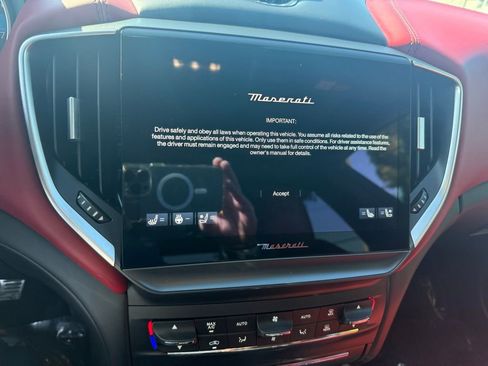 Used 2021 Maserati Ghibli S GranSport image 11