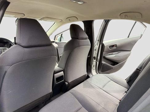 Used 2022 Toyota Corolla LE image 6