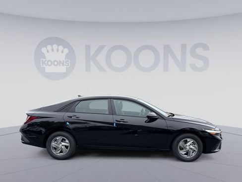 New 2026 Hyundai Elantra SE FWD image 8