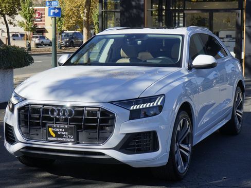 Used 2019 Audi Q8 Prestige w/ Luxury Package image 3