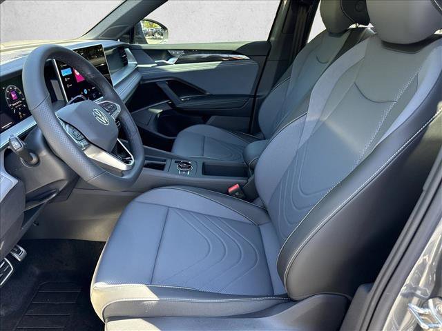 New 2026 Volkswagen Tiguan SE R-Line FWD image 15