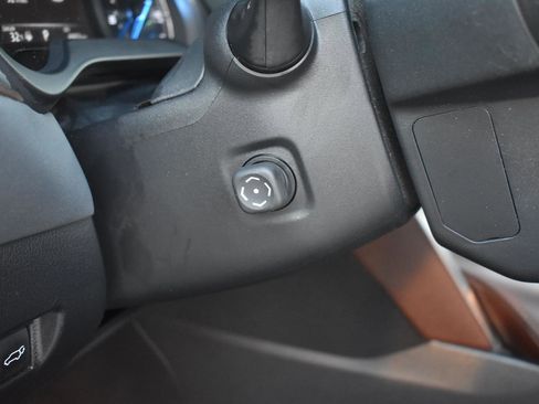 Used 2021 Toyota Venza Limited image 36