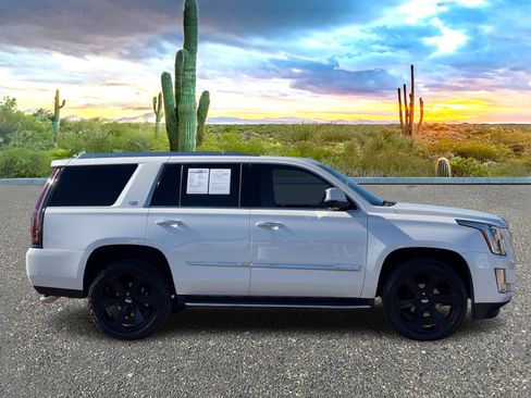 Used 2020 Cadillac Escalade Luxury image 8
