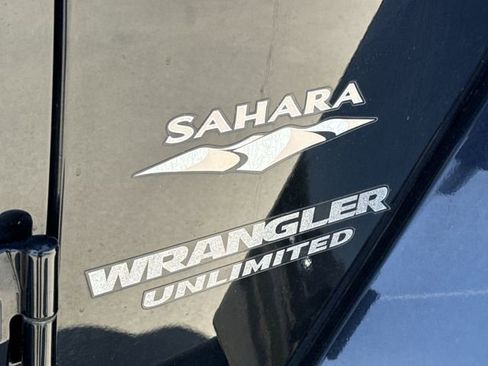 Used 2014 Jeep Wrangler Unlimited Sahara w/ Connectivity Group AWD/4WD image 13
