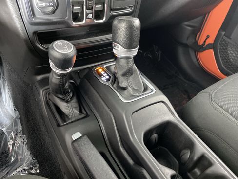 Used 2023 Jeep Wrangler Unlimited Sport AWD/4WD image 29