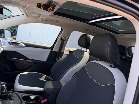 New 2026 Volkswagen Taos SE FWD image 17