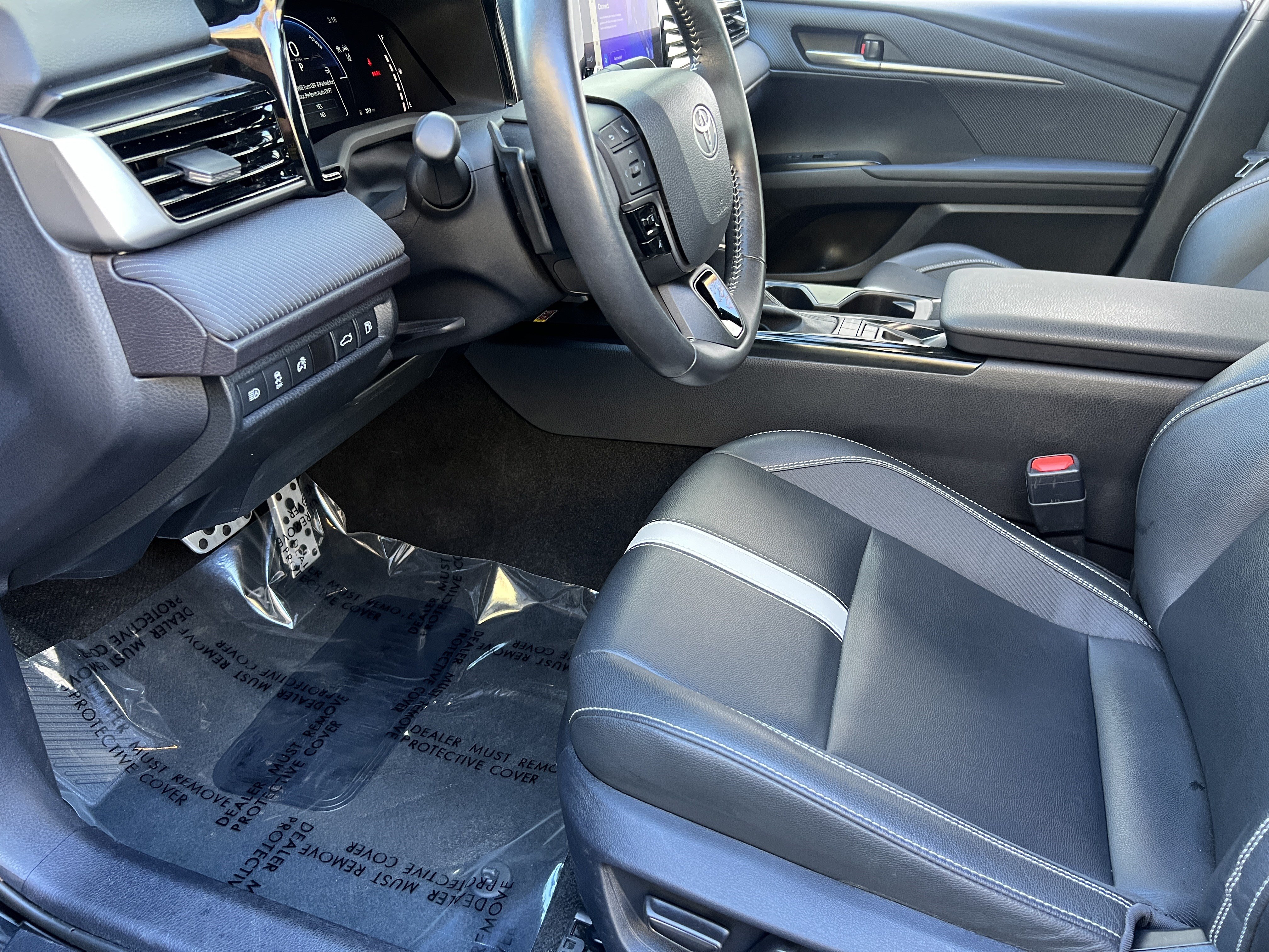 Used 2025 Toyota Camry SE FWD image 12