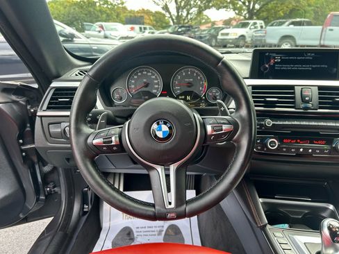 Used 2015 BMW M4 Convertible image 29