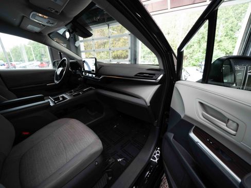 Used 2022 Toyota Sienna LE FWD image 27
