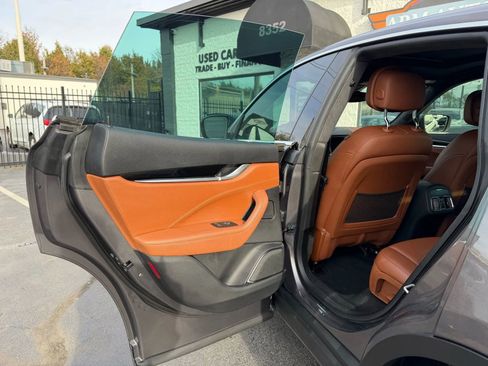 Used 2018 Maserati Levante image 39