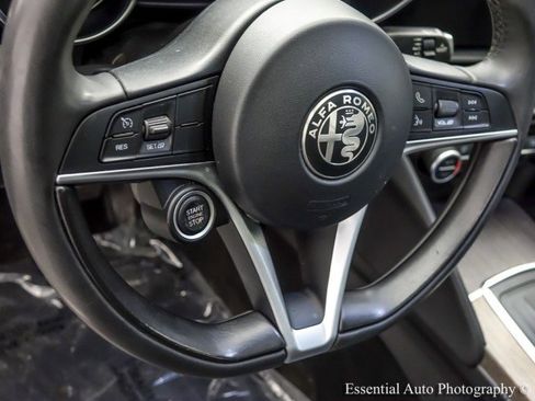 Used 2018 Alfa Romeo Giulia Ti image 16