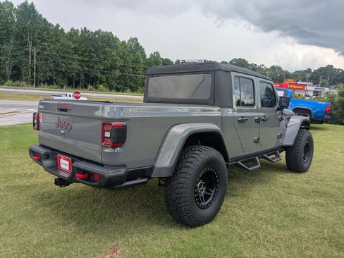 Used 2020 Jeep Gladiator Rubicon AWD/4WD image 5