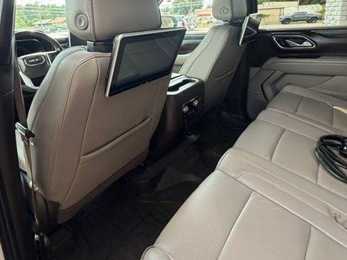 Used 2023 GMC Yukon XL SLT w/ SLT Luxury Package RWD image 16