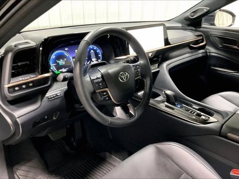 Used 2025 Toyota Crown Signia w/ Advanced Technology Package image 14