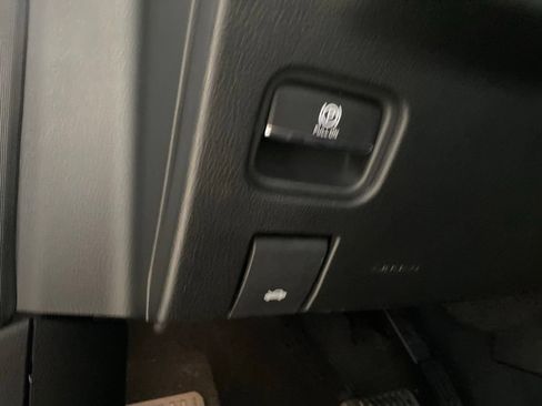 Used 2023 Jeep Grand Cherokee Laredo RWD image 18