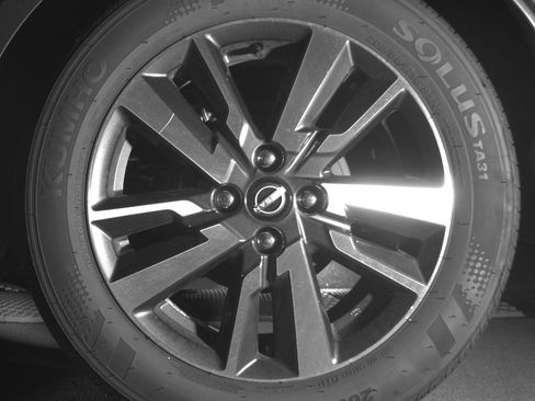 Used 2025 Nissan Versa SV FWD image 14