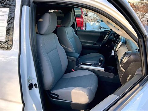 Certified 2022 Toyota Tacoma SR5 image 8
