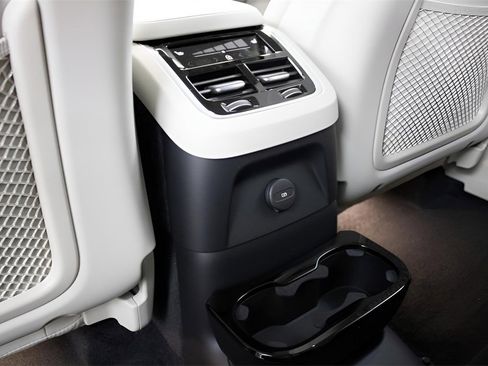 New 2025 Volvo XC90 T8 Plus w/ Protection Package Premier image 31