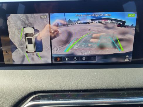 New 2025 Nissan Armada SL w/ Captain's Chari Seat Package image 18