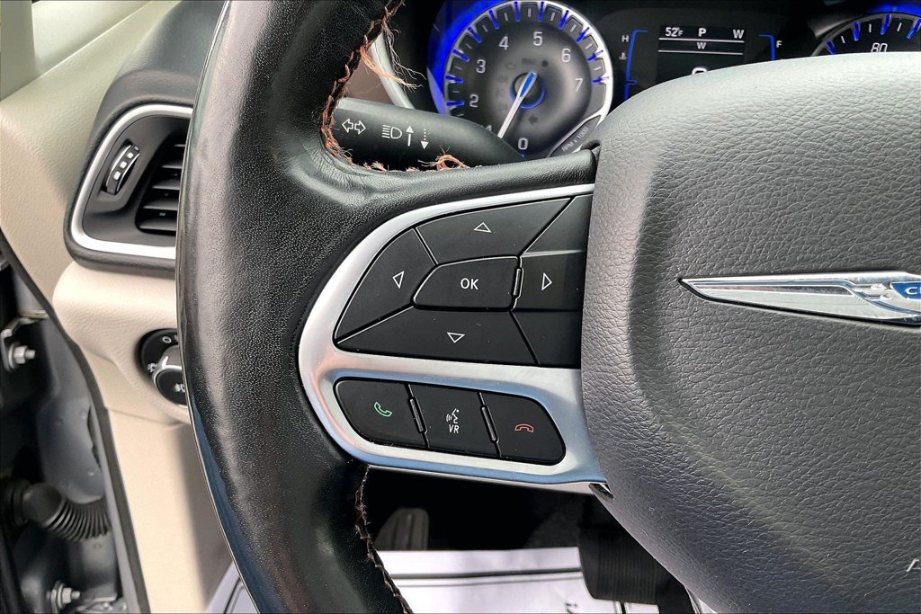 Used 2019 Chrysler Pacifica Touring Plus w/ Cold Weather Group FWD image 17