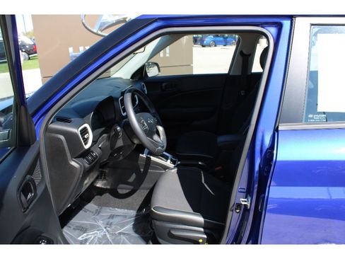 Used 2024 Hyundai Venue Limited image 10