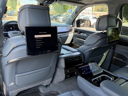 Used 2024 Jeep Grand Wagoneer L Series III w/ Rear Seat Video Group 1 AWD/4WD image 33
