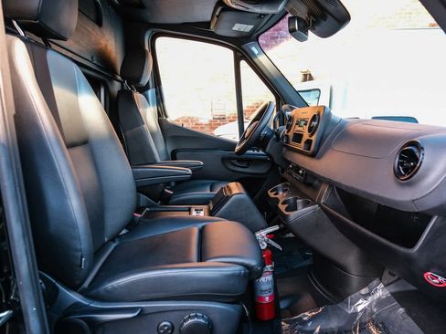 Used 2023 Mercedes-Benz Sprinter 3500 image 17