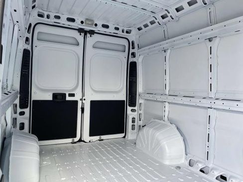Used 2024 RAM ProMaster 2500 w/ Convenience Group image 12