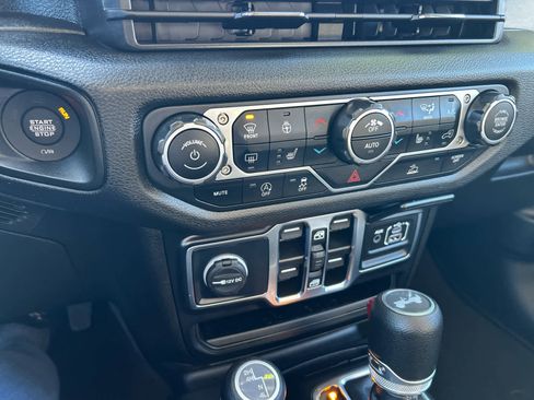 Used 2025 Jeep Wrangler Sport S image 35