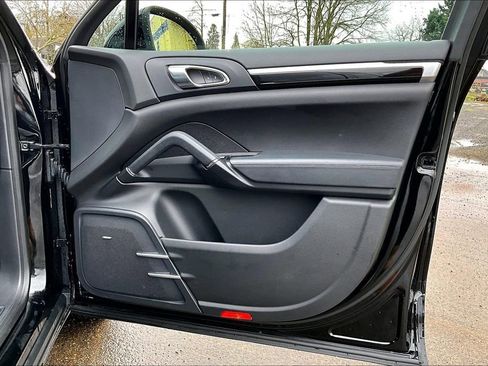 Used 2014 Porsche Cayenne Platinum Edition image 23