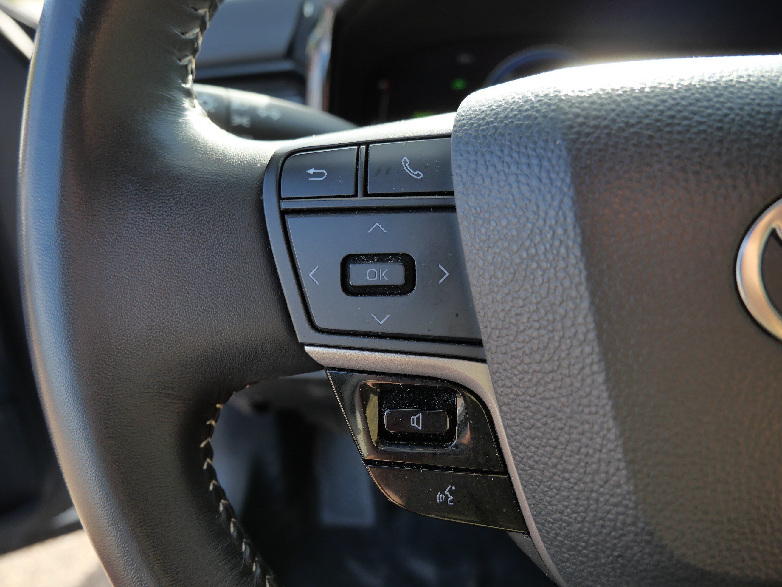 Certified 2025 Toyota Camry SE FWD image 28