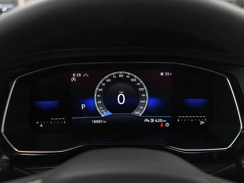 Used 2023 Volkswagen Jetta SE w/ Panoramic Sunroof Package image 22