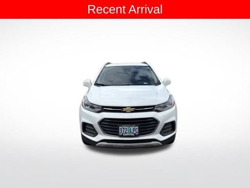 Used 2019 Chevrolet Trax LT w/ LT Convenience Package AWD/4WD image 2
