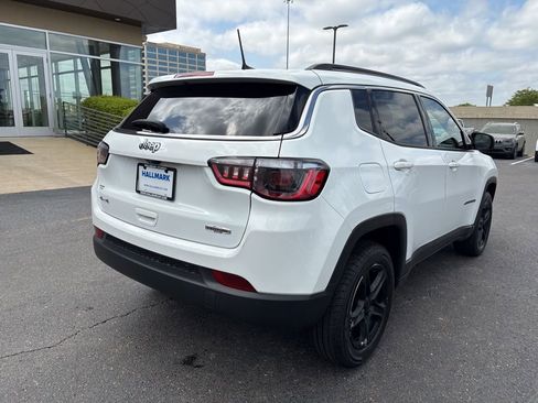 Used 2023 Jeep Compass Latitude image 5