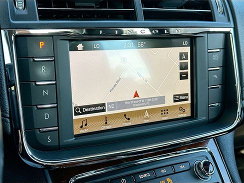 Used 2017 Lincoln Continental Reserve image 13