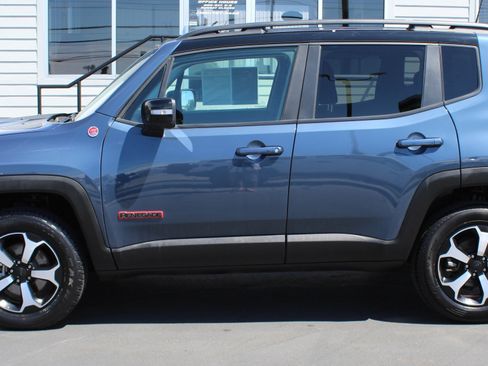 Used 2022 Jeep Renegade Trailhawk AWD/4WD image 3