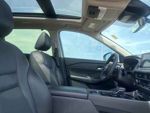 Used 2024 Nissan Rogue SV w/ SV Premium Package image 27