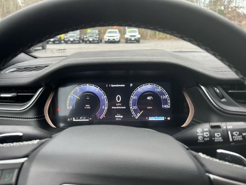 New 2025 Jeep Grand Cherokee Limited w/ Luxury Tech Group II image 24