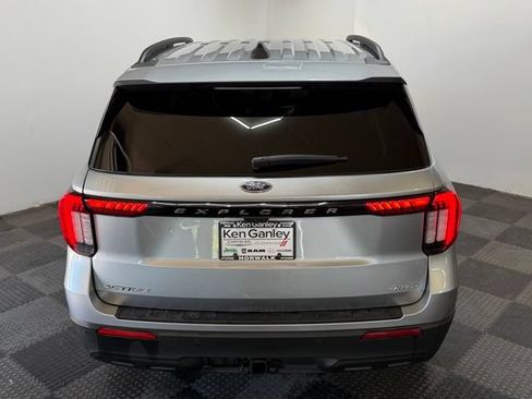 Used 2025 Ford Explorer Active AWD/4WD image 9
