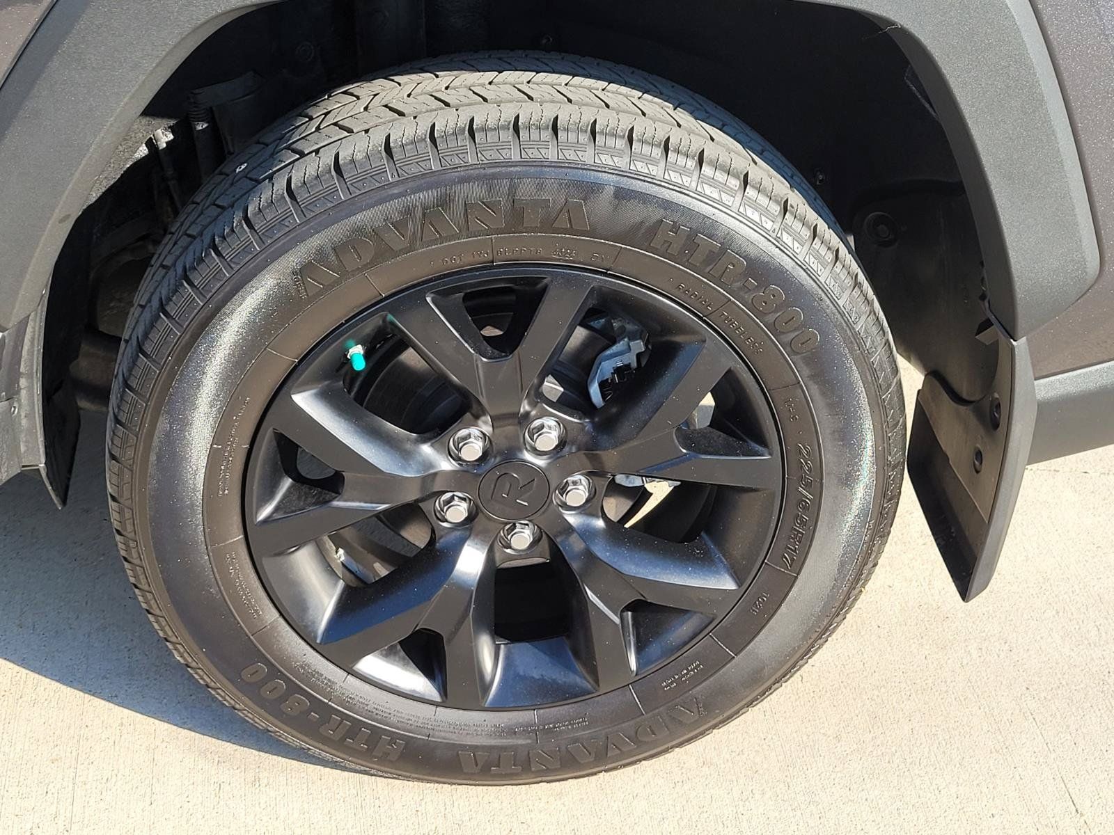 Used 2022 Toyota RAV4 LE AWD/4WD image 22