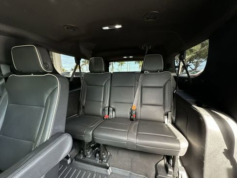 Used 2023 Chevrolet Suburban Premier image 32