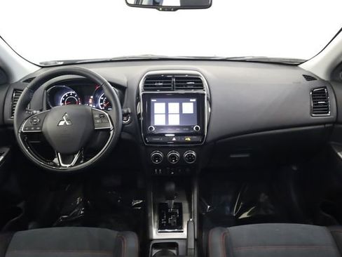 Used 2025 Mitsubishi Outlander Sport SE image 14