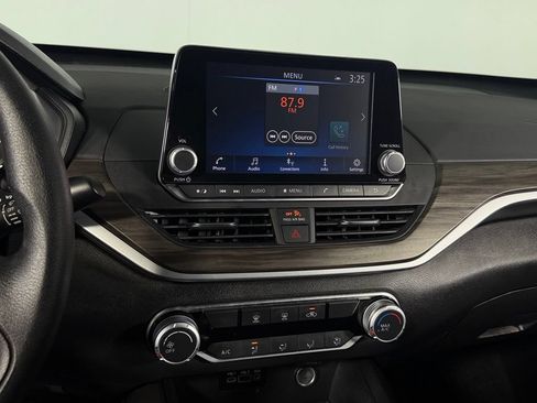 Used 2025 Nissan Altima 2.5 SV FWD image 19