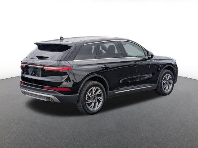 Used 2023 Lincoln Corsair AWD image 3
